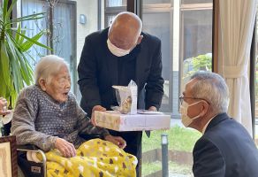 100歳　長寿表彰